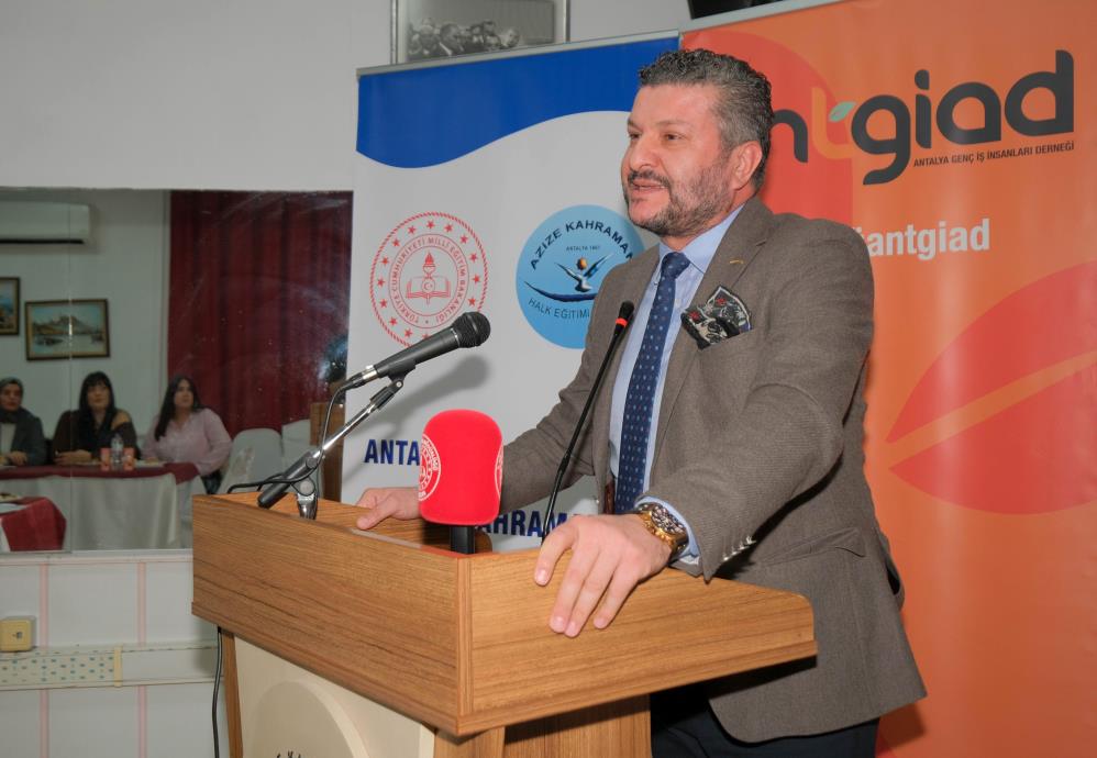 Antgiaddanistihdamprojesi