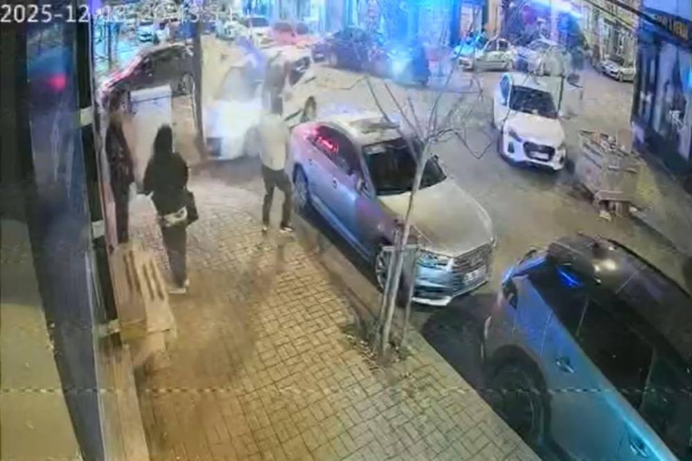 Aracacarpanmotosikletsurucusuolumdendondu