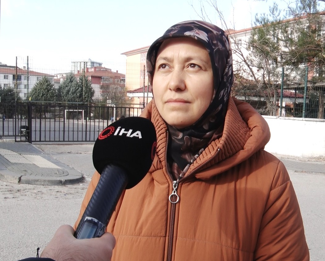 Ayagakaldiranolayogrencilerinecinselorganinigosterdi