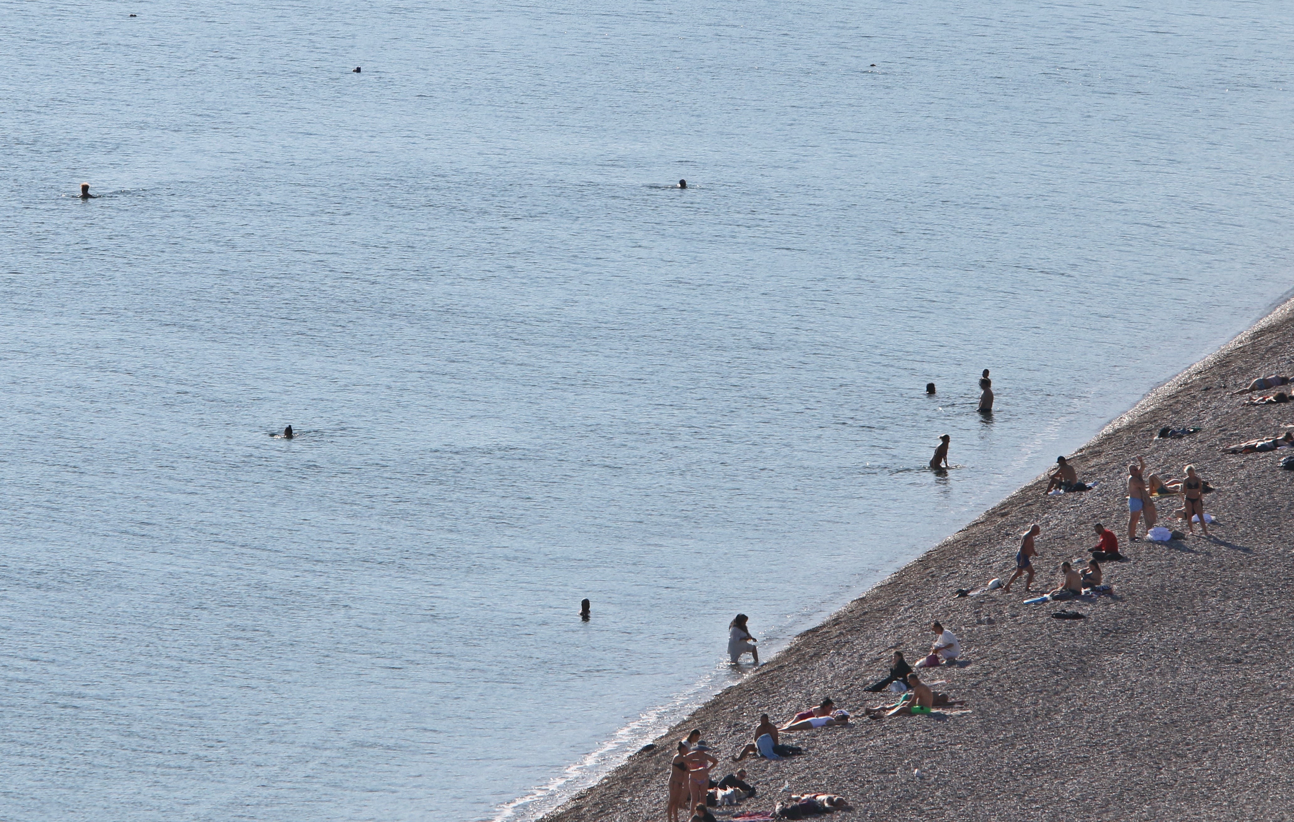 Ayniandaikimevsimgecesobayakipgunduzdenizegirdiler