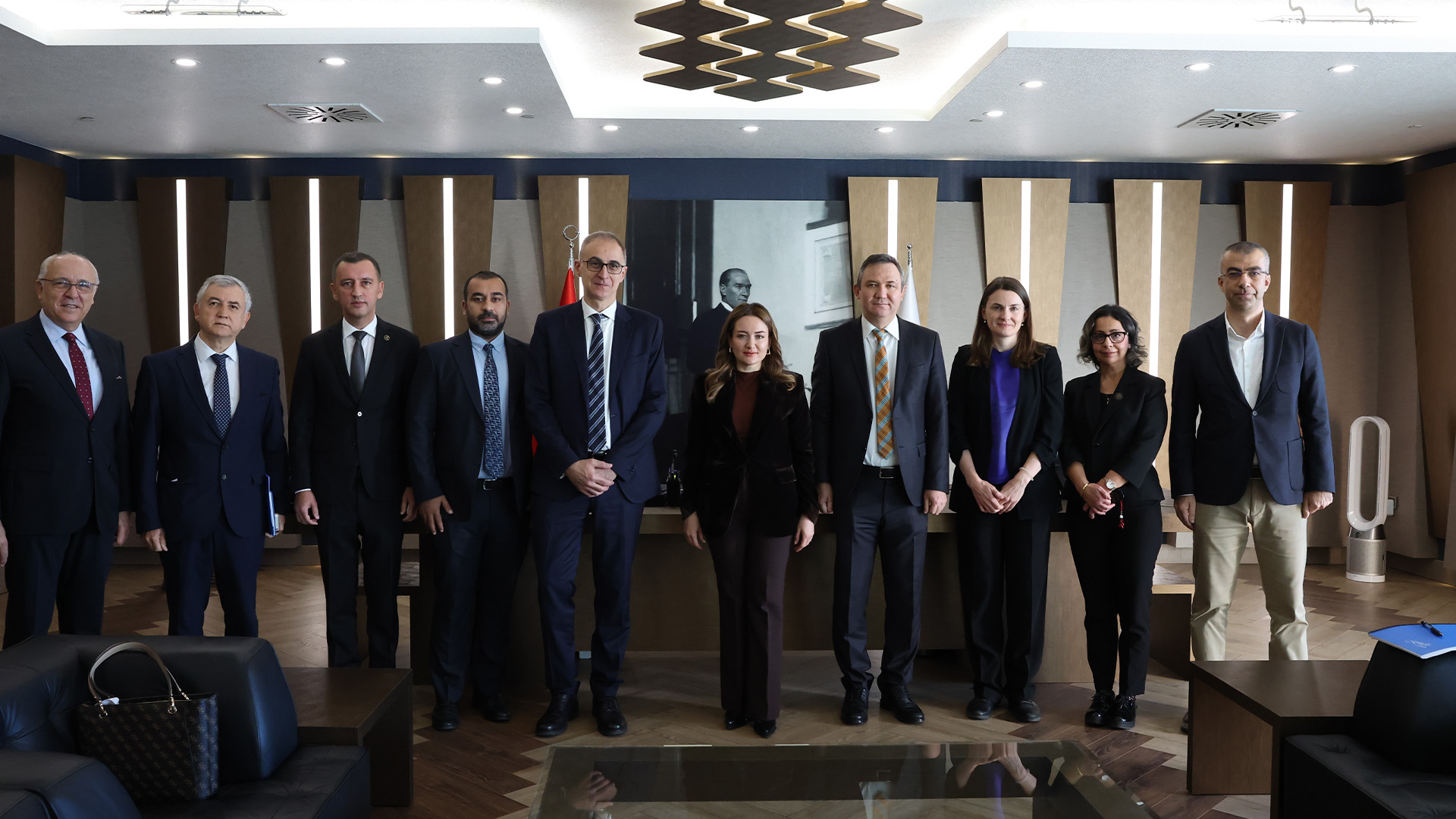 Busraozdemirantalyaekoomisiicinbulustu