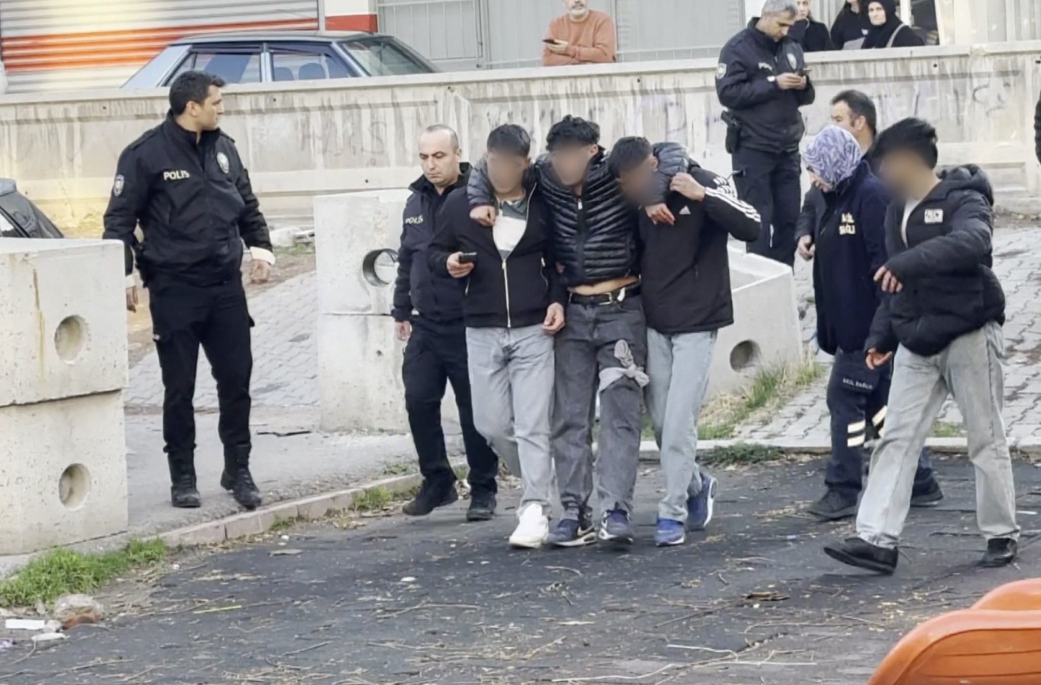 Cocuklarinbicaklikavgasindakandokuldu