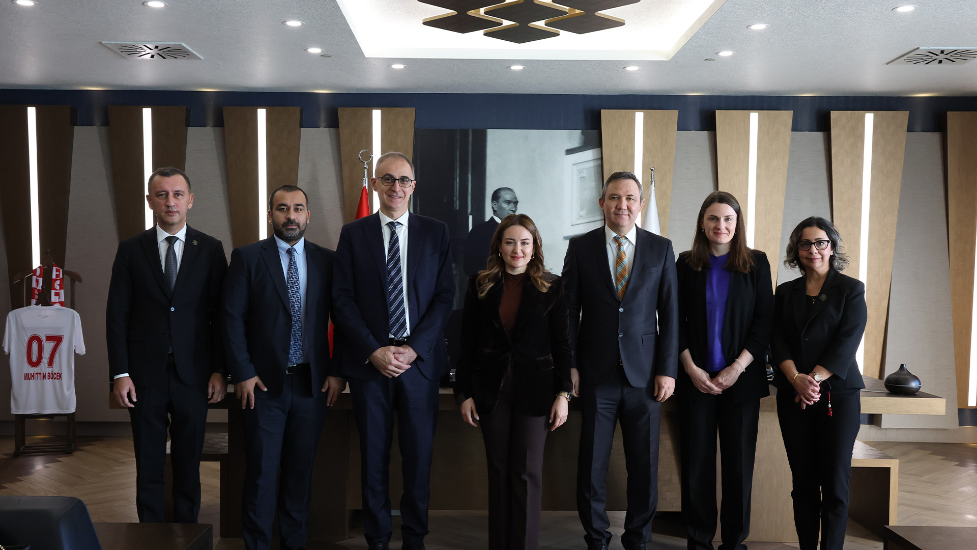 Dunyaveillerbankasiheyetiylebirarayageldi