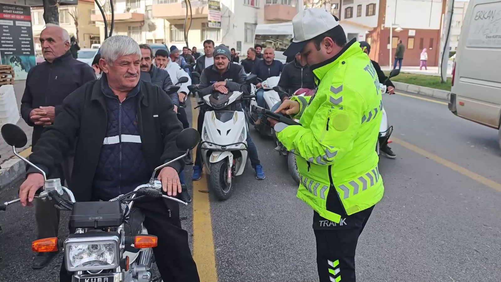 Emniyetekipleriucretsizkaskdagitti