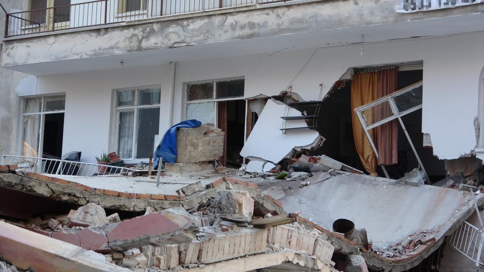 Eskibinayikimindabitisiktekibinadazarargordu