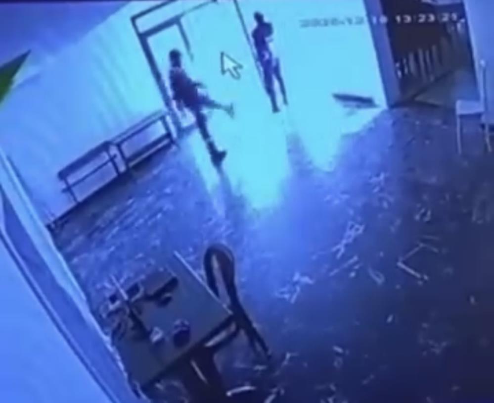 Gorevlisalonagirenkekediyetekmeatti