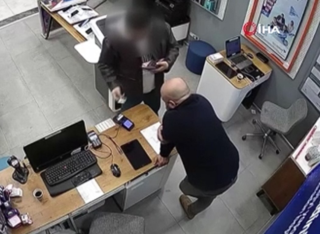 Kendilerinetelefonaldilar