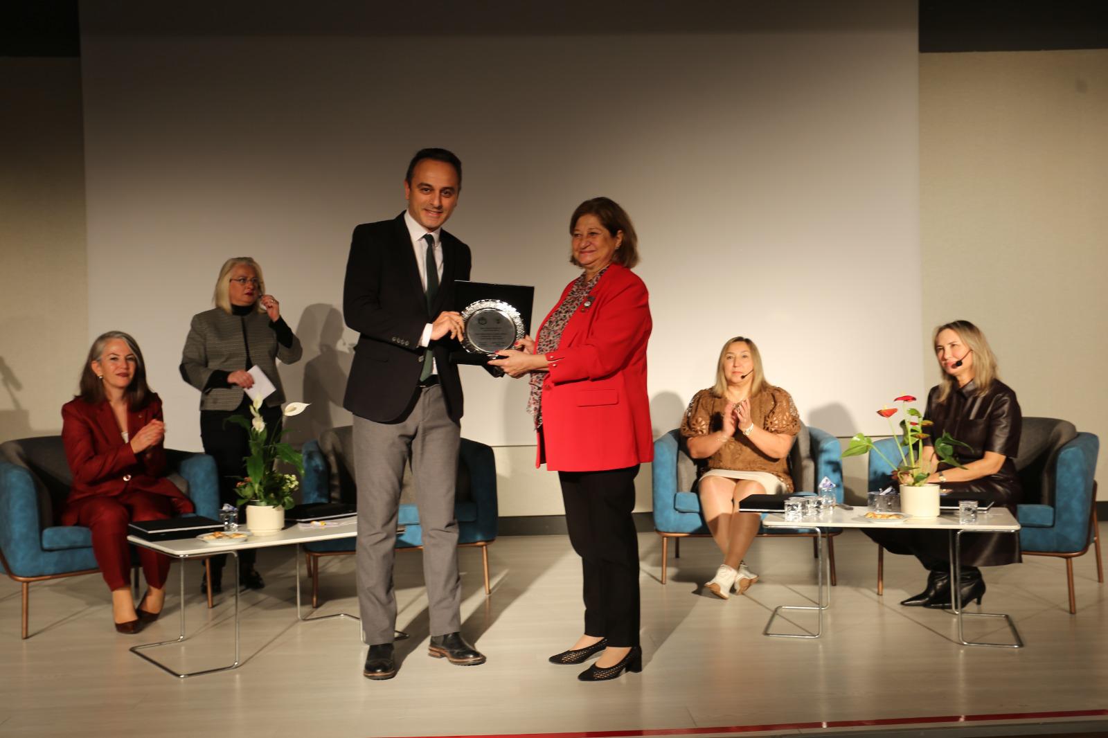 Kepezdeguclukadınlargucluyarınlarpaneliduzenlendi