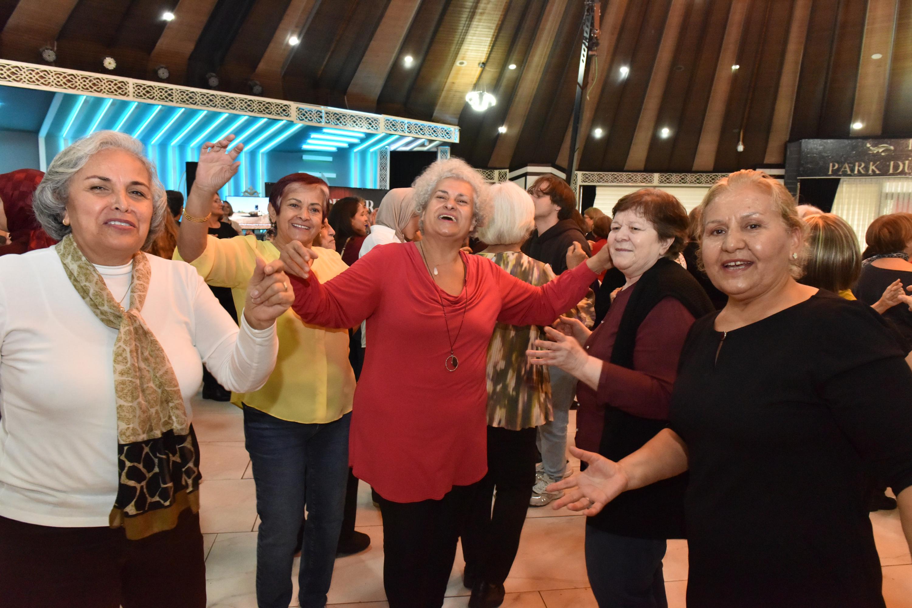 Kepezkadinlarmatinesicosturdu