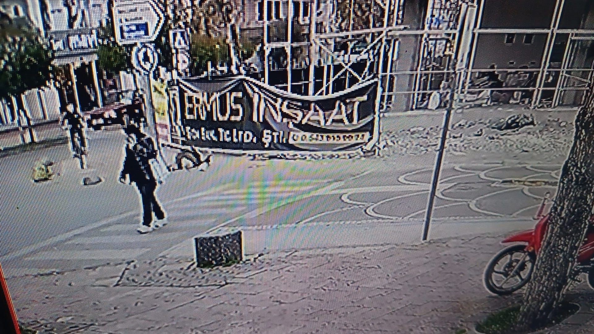 Kimseneoldugunuanlamadiyeredusenadamyasammucadelesiveriyor