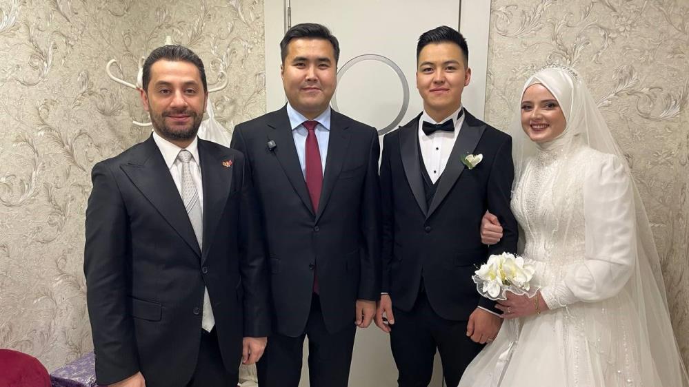 Kırgızciftinmutlugununebursalılardandestek