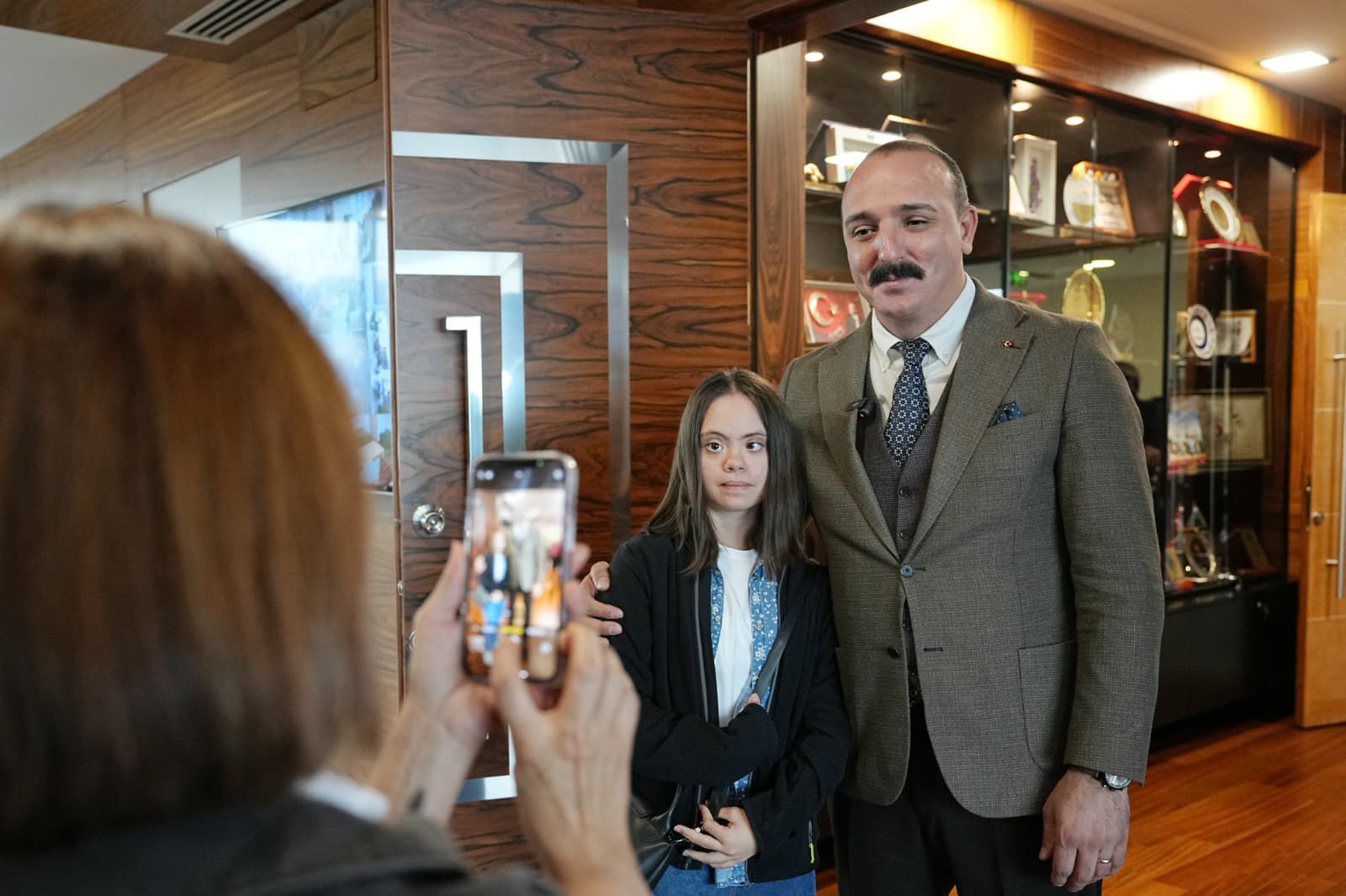 Kotanozelbireylerlebirarada