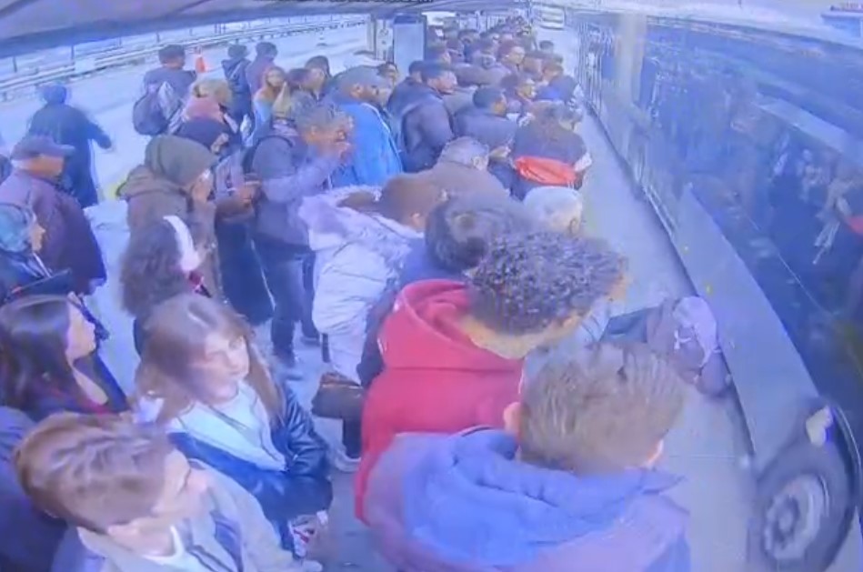 Metrobusduragindakorkunckazabayilankizacarpti