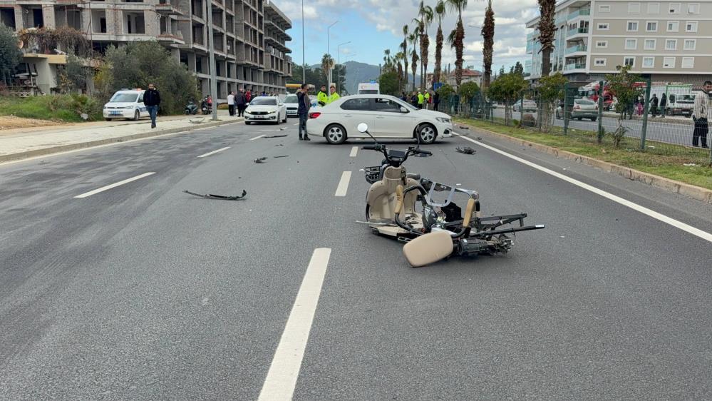 Otomobilyayagecidindengecenakulumotosikletecarptı1Olu