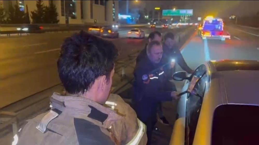 Otoyoldauyuyakalanadamcamikirilarakuyandirildi