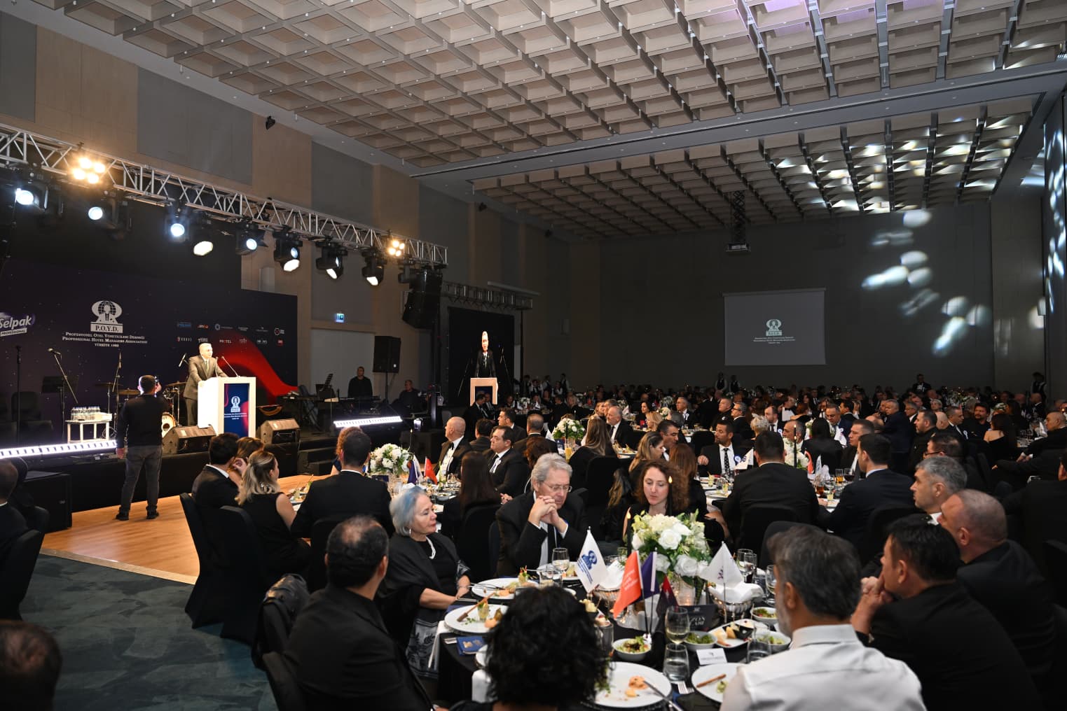 Poydsezongalasiyapildi