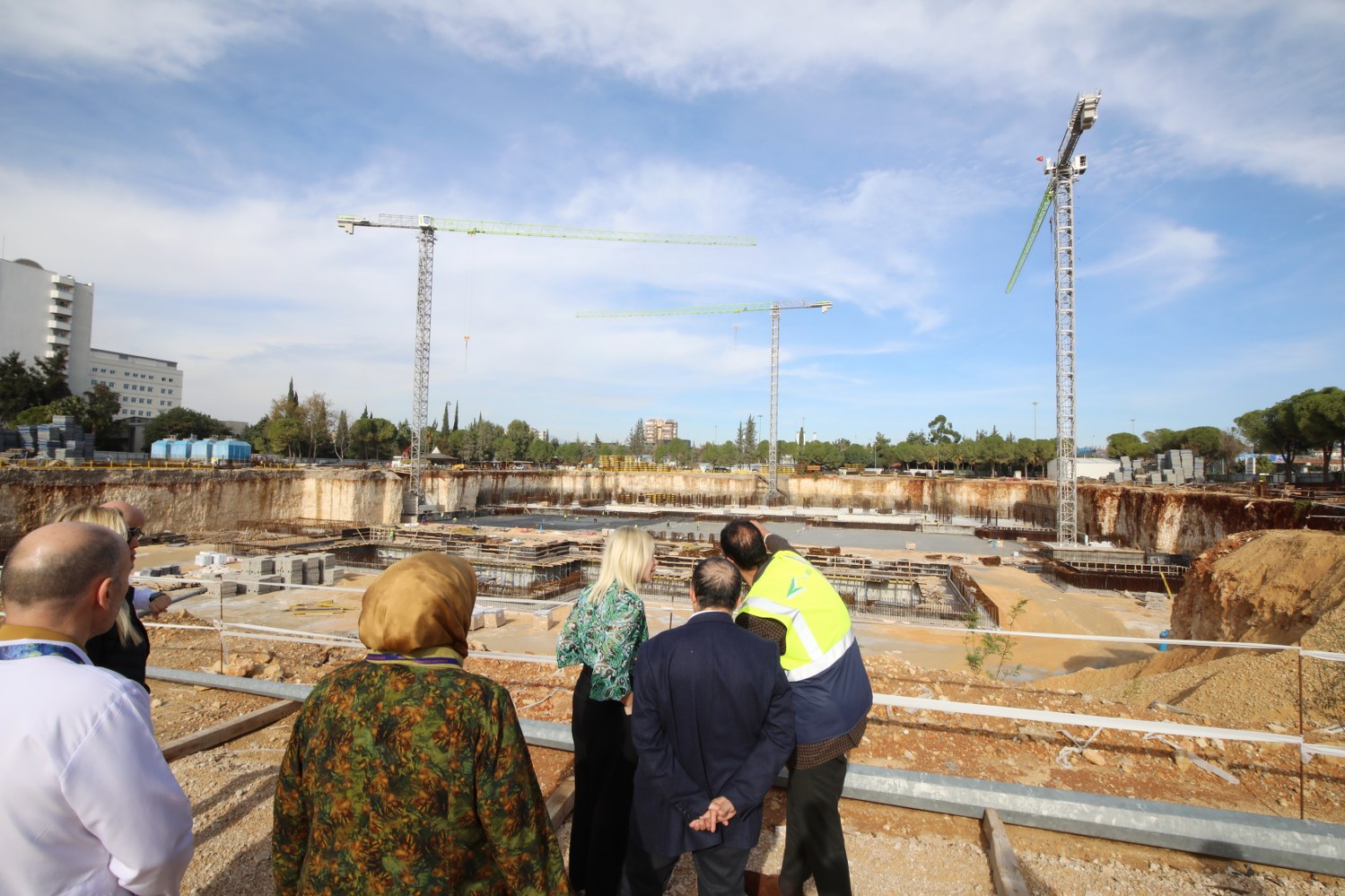 Rektorozkanhastaneinsaatlarınıgezdi