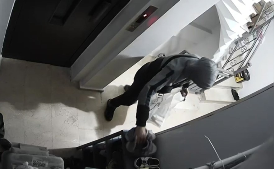 Sultangazideikimahalleyitalanettilerayakkabicalmayadoymadilar