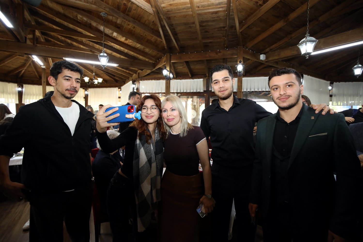 Temsilcilerlebirarayageldi