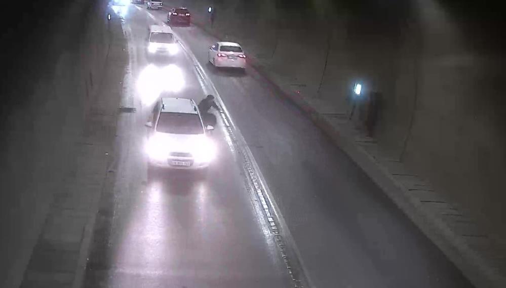 Tuneldeduruncamotosikletcarptı