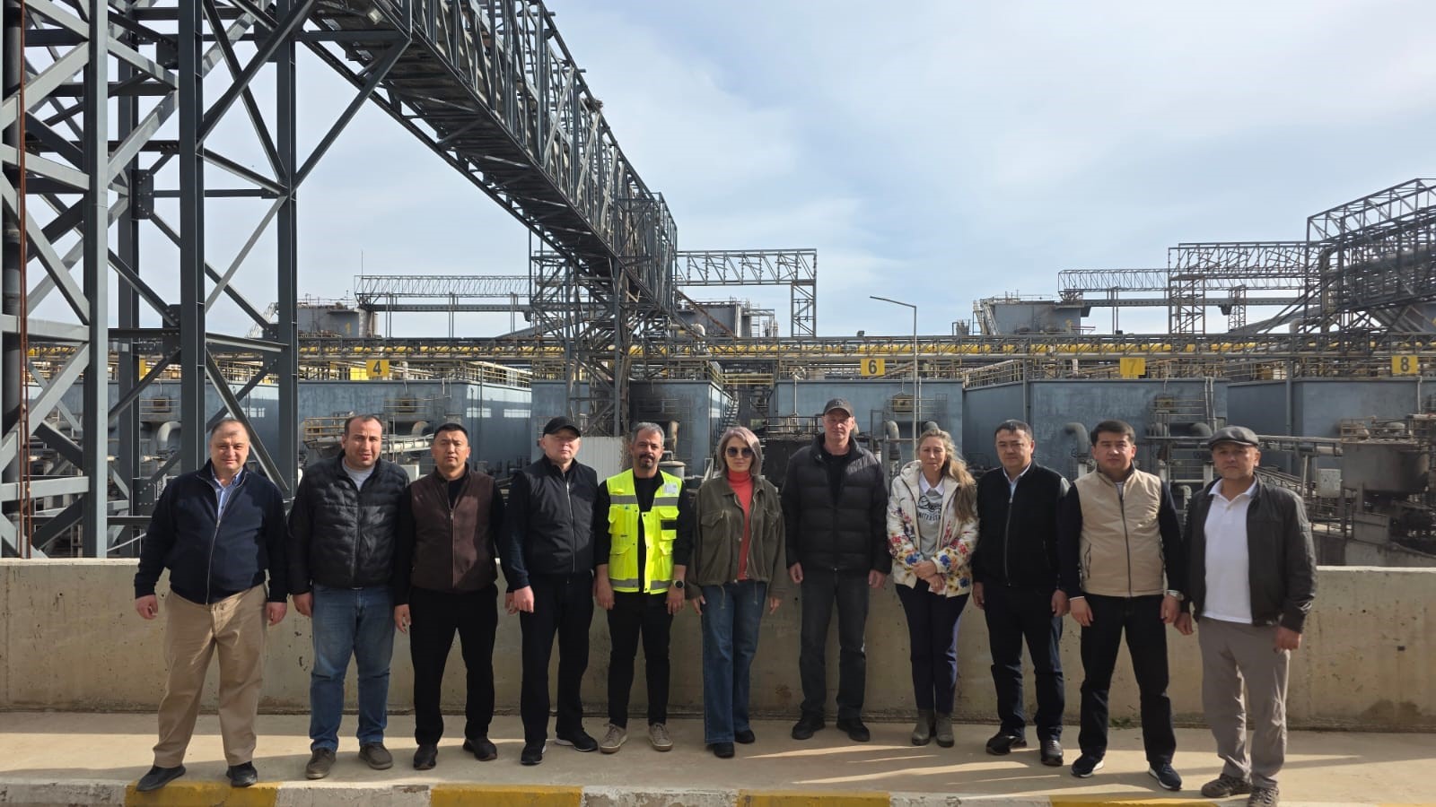 Yeniisbirliklerininkapisiaralandi