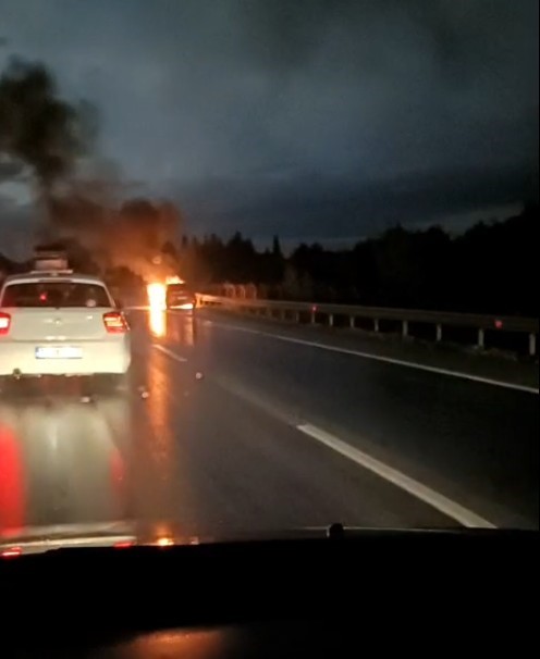 Yoldabirandayanmayabasladi