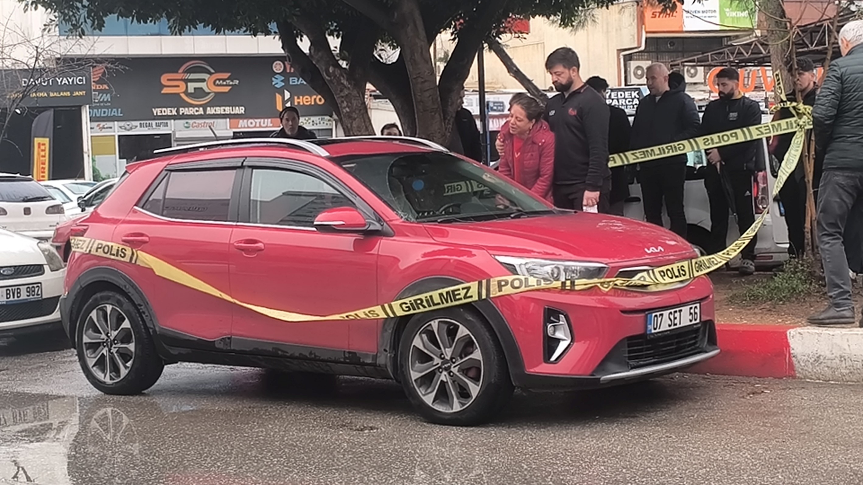 Aracicerisindeesinincansizbedenibulundu