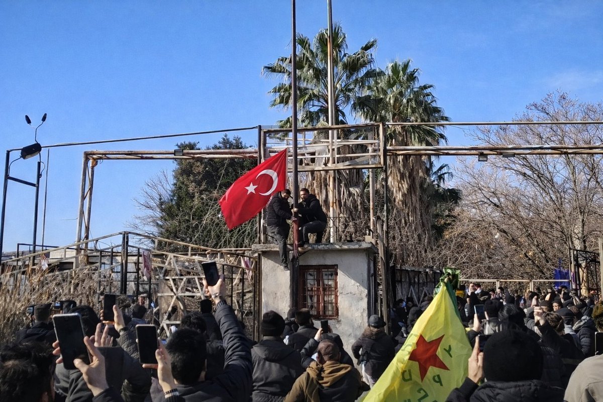 Bayraksaldirisinasertsozlerhesapsoracagiz