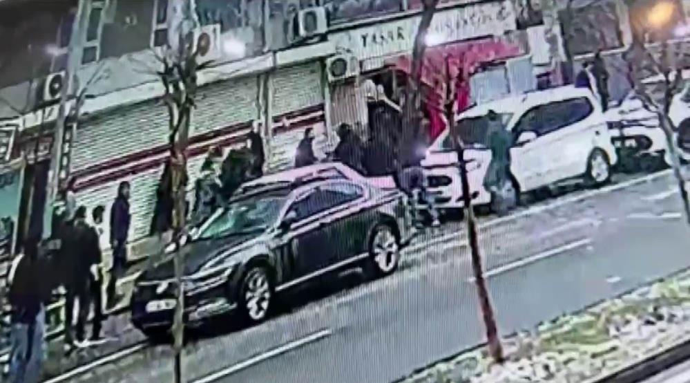 Diyarbakırdaikiailearasındakavgaesnafguclukleayırdı-1