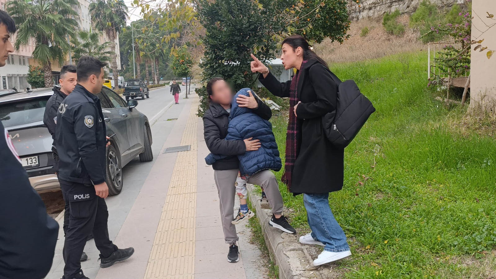 Evdetekbiraktigicocugubalkondanyardimistedi