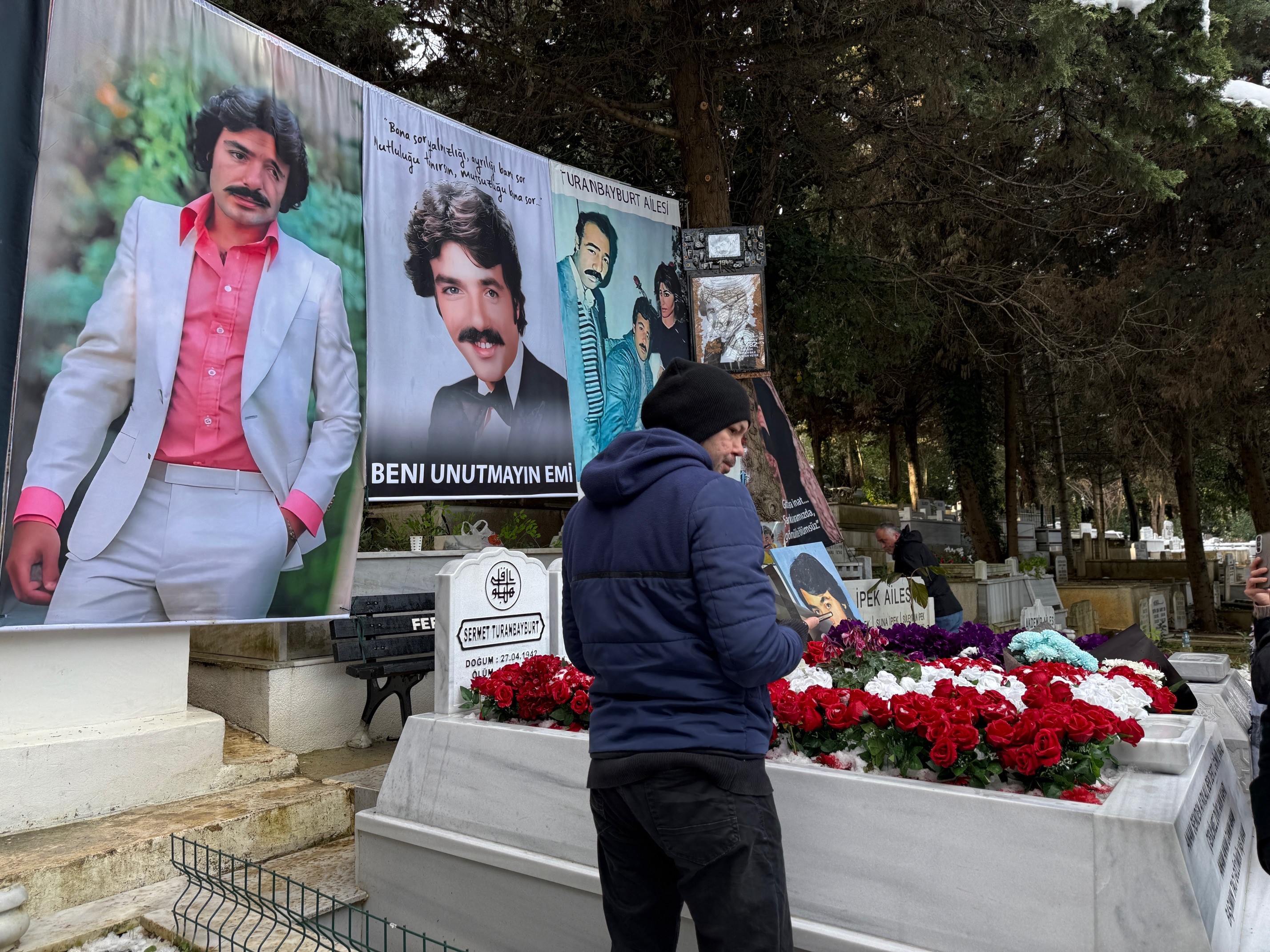 Ferditayfurunmezarliginaakinettilersevenleriyurdundortbiryanindan