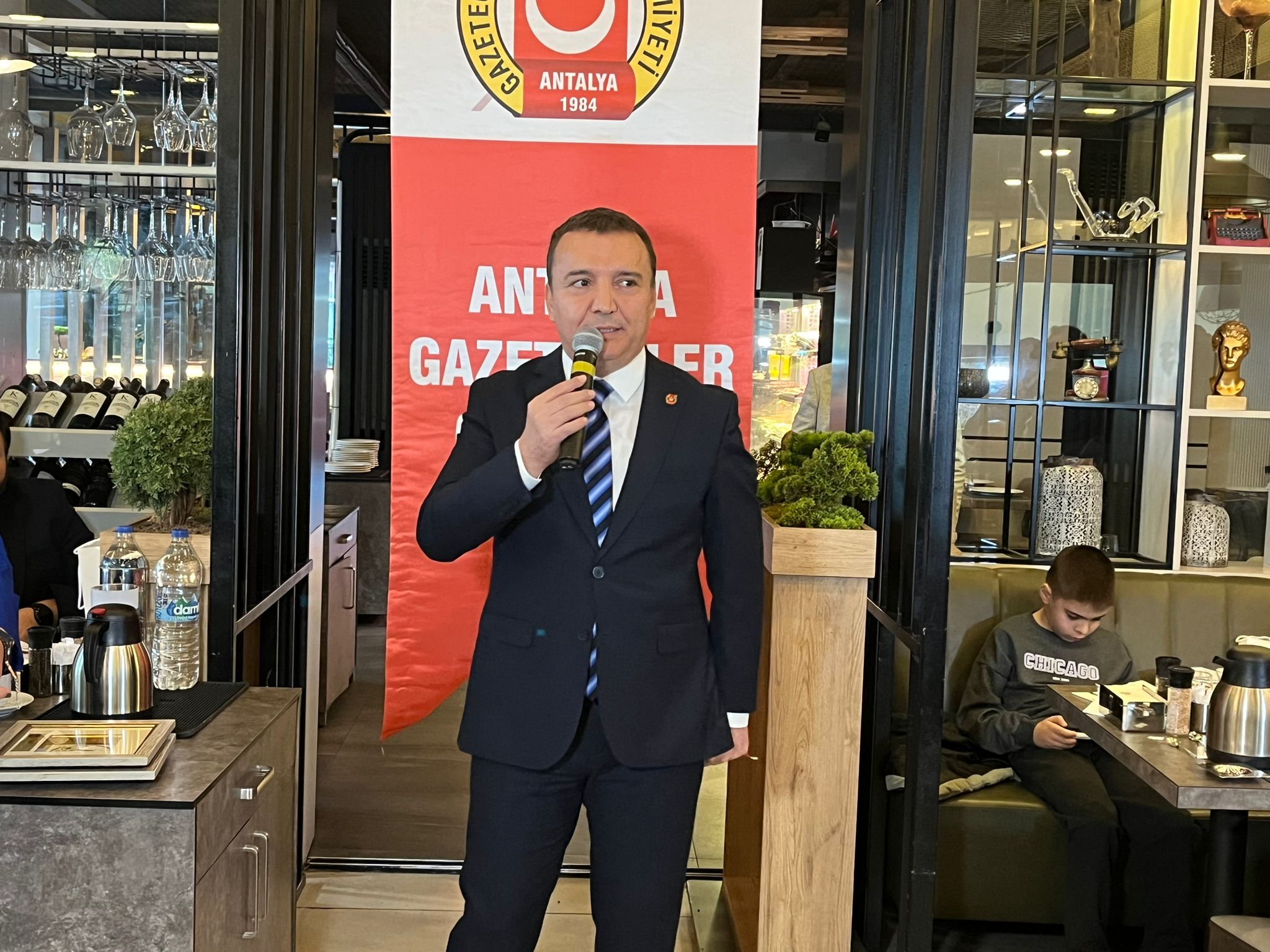 Gazetecilergunundeagcdenmucadelevurgusu