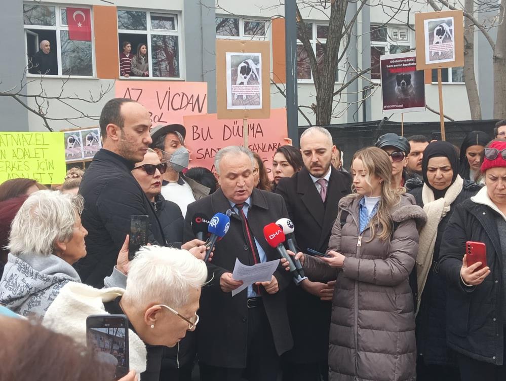 Hayvanseverlerdenmatmazelisimlikopekicinankarametroistasyonuonundeprotesto