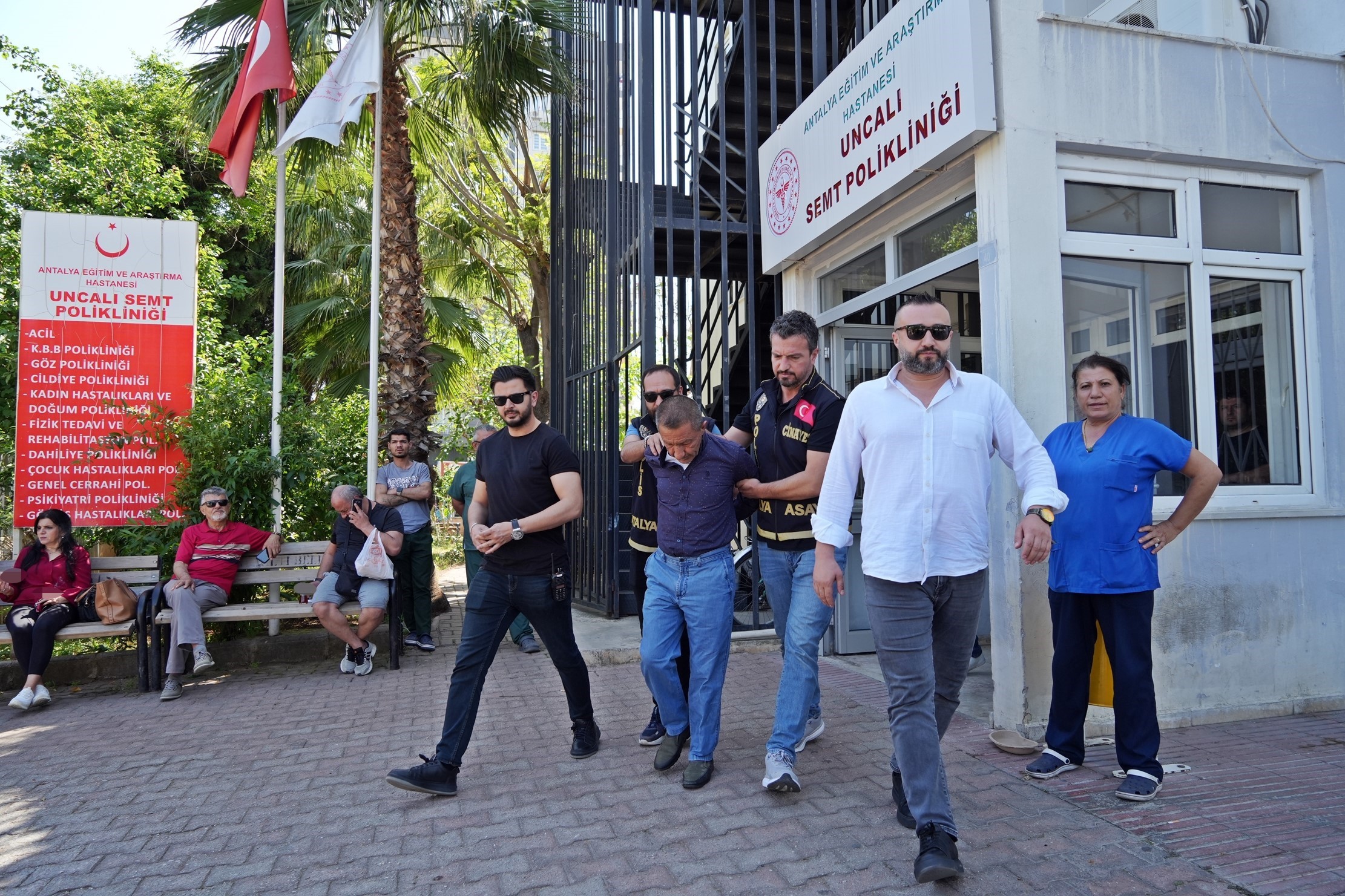 Huzurevindemeyvebicagiyla3Kisiyioldurduamacimkorkutmaktidedi