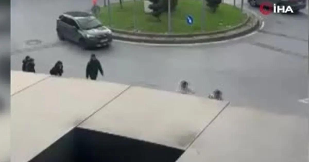 Istanbuldasokakortasındacıkankavgakanlıbittimetalboncukluoyuncaktabancaileyaraladı-1