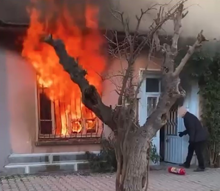 Izmirdecigliklariyurekyakticandostuicinalevlerinarasinadaldi