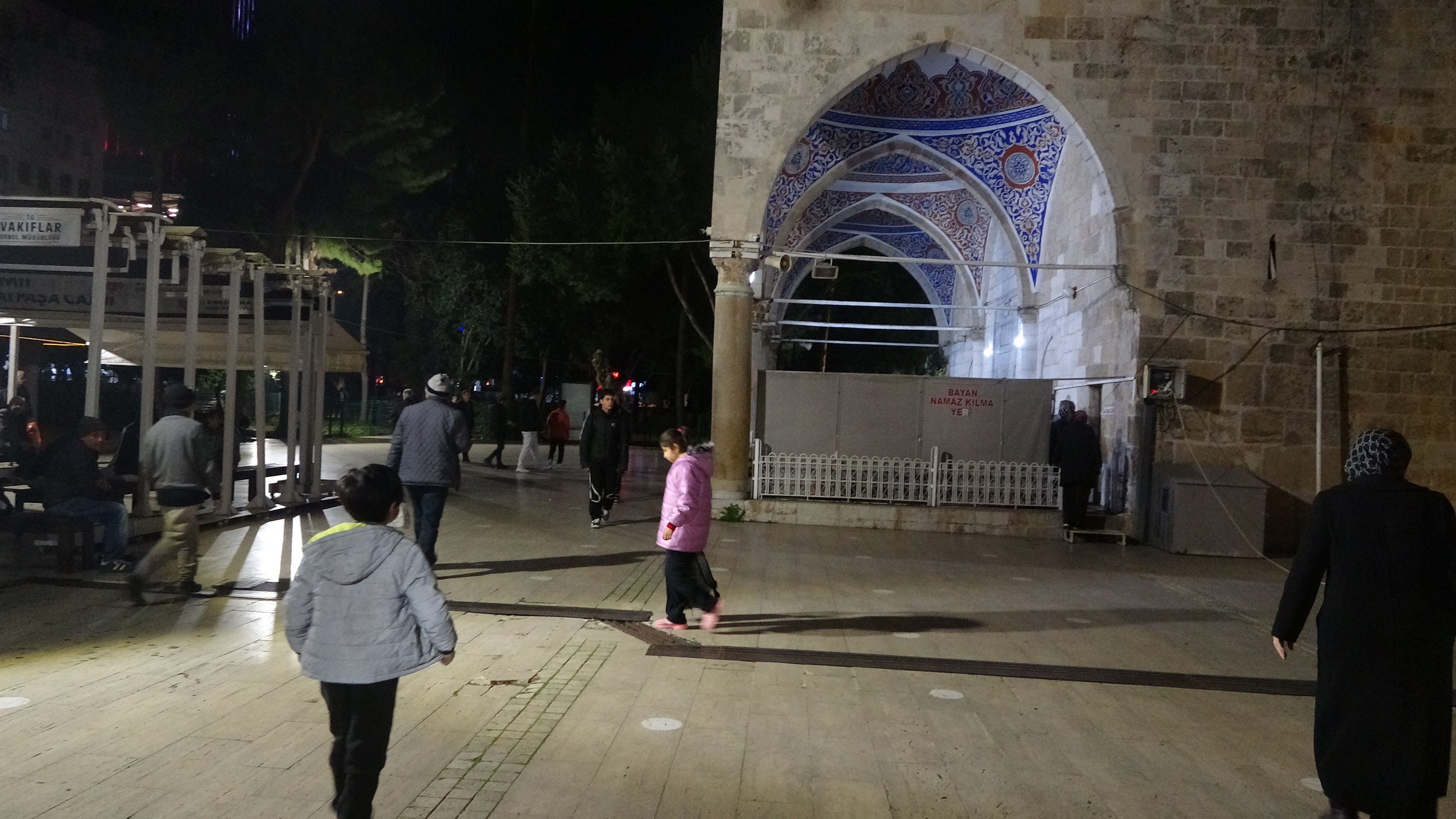 Mirackandilindecamilerdoldutasti