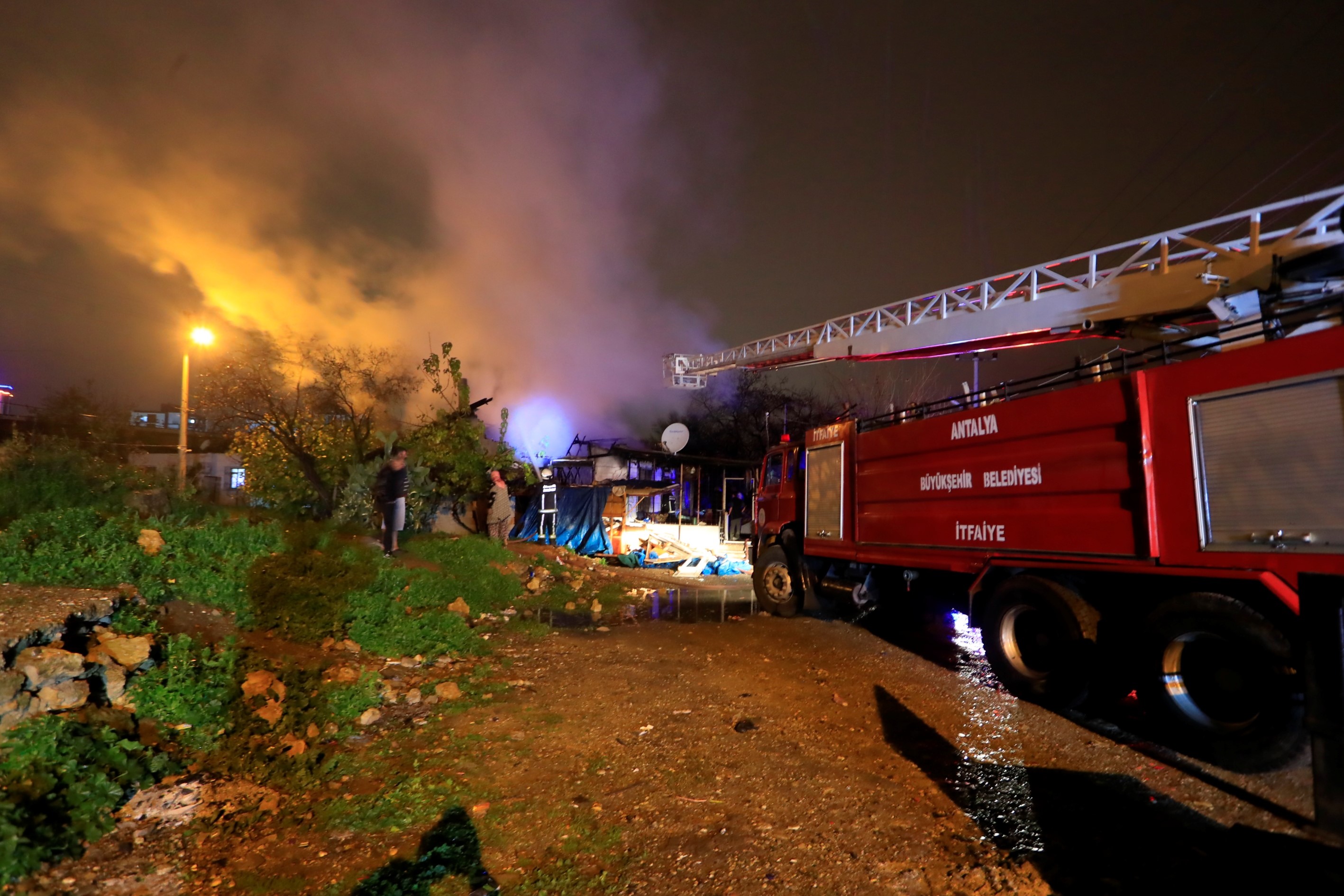 Mustakilevdeyangincikti