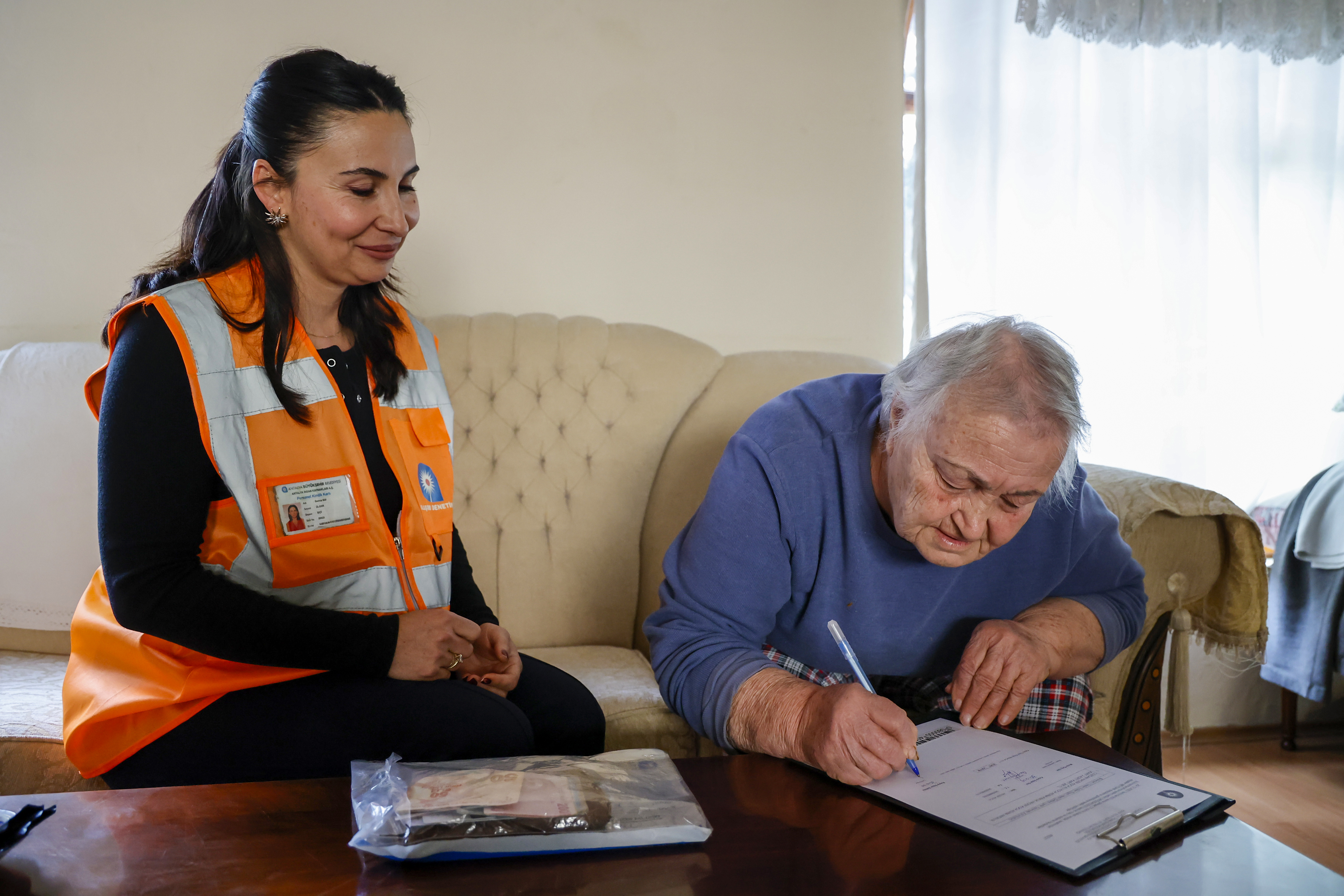 Yaslikadinotobustecuzdaniniunuttu