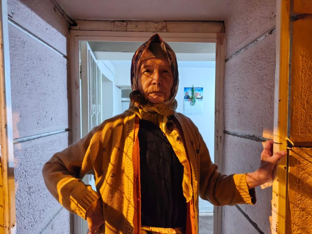 Yeniyilabalkondamahsurkalarakgirdi