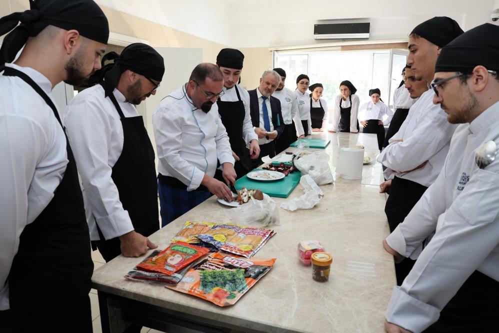 Alanyadaturizmogrencilerineuzakdogumutfakegitimiveriliyor