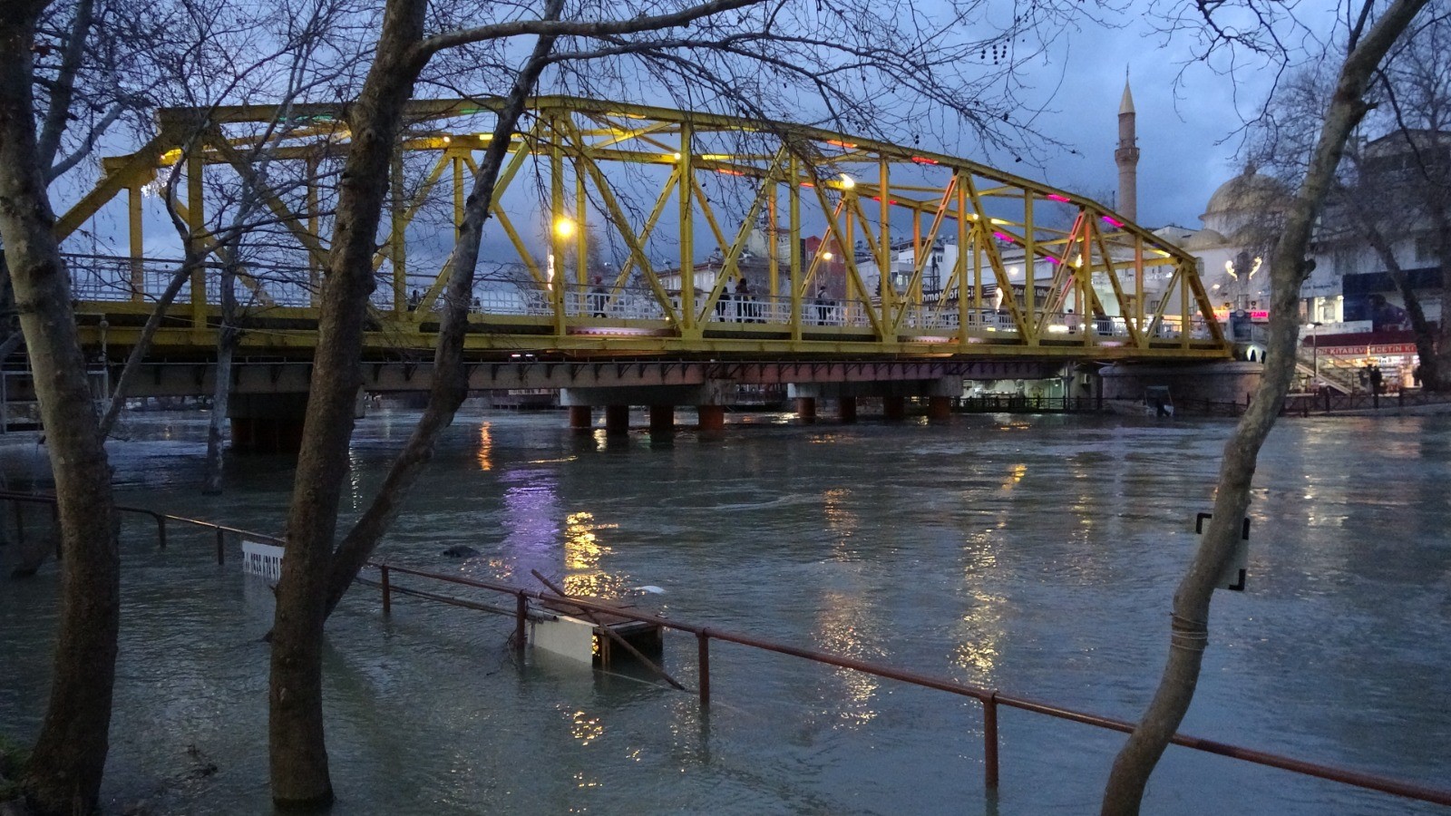 Antalyadamanavgattaalarmbarajlardansaniyede500Metrekupsubirakildi