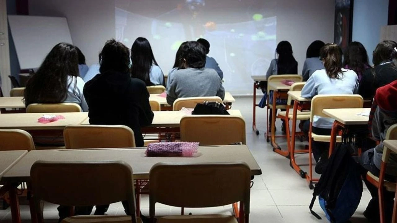 Antalyanin7Ilcesindeokullartatiledildi