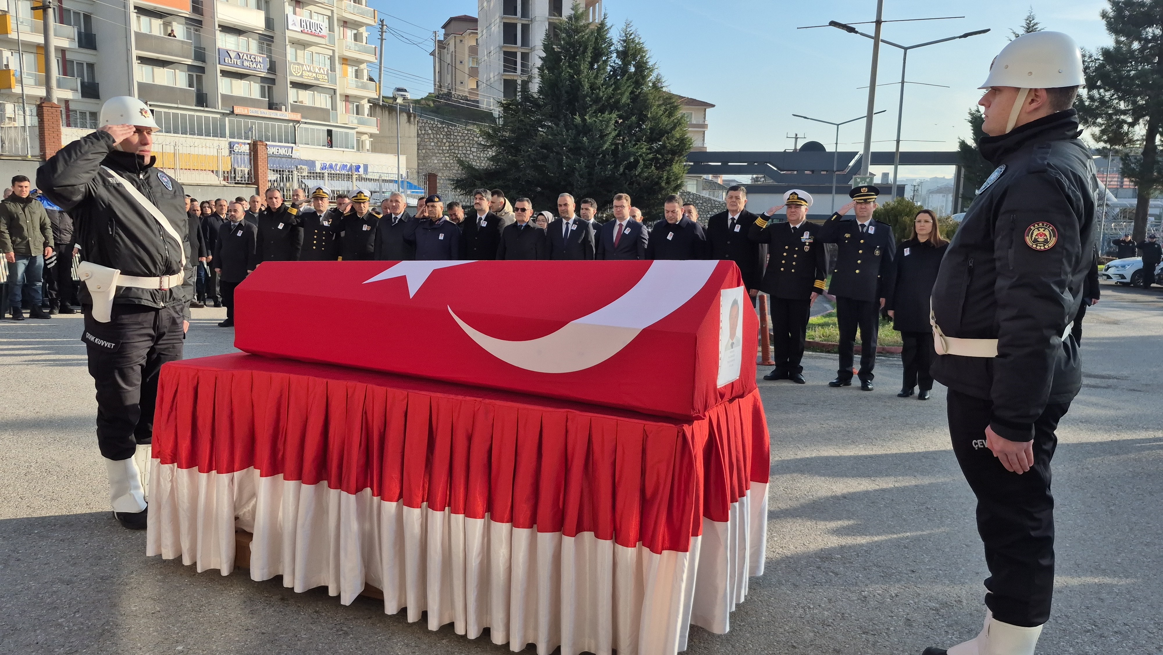 Bartindaemekliligine4Gunkalmistipolismemuruhayatinikaybetti