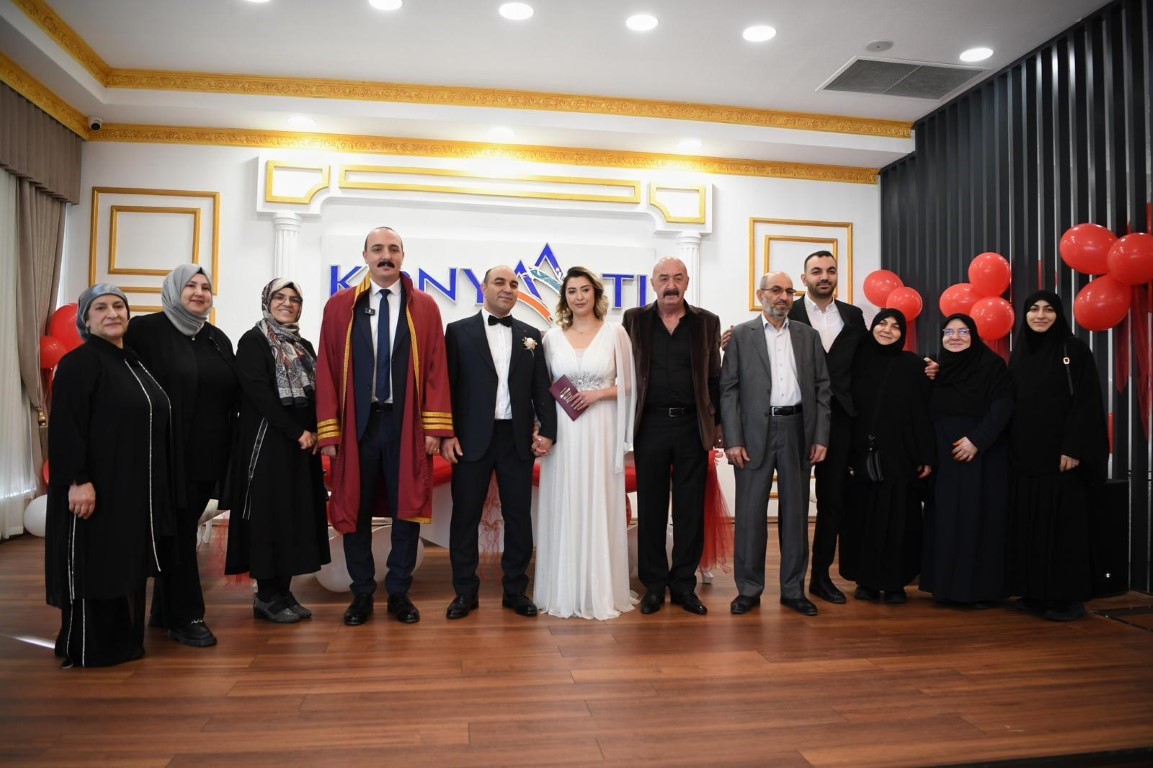 Baskankotan14Subatta2Ciftesurprizyaparaknikahakdinigerceklestirdi