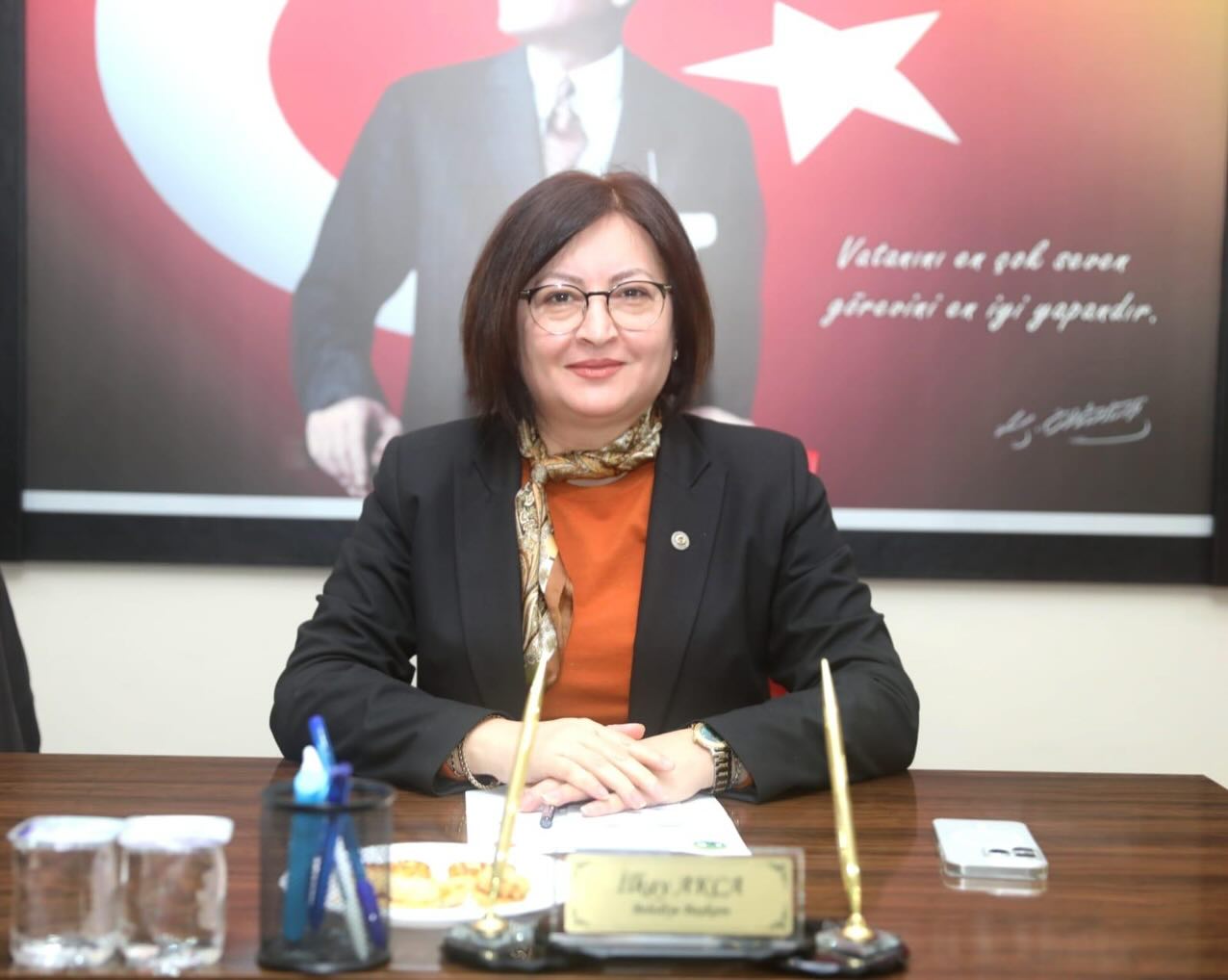 Belediyebaskanıuniversiteogrencilerinemujdeyiduyurdu