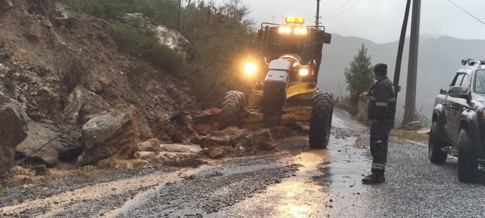 Buyuksehirekipleriyagisakarsiteyakkuzda