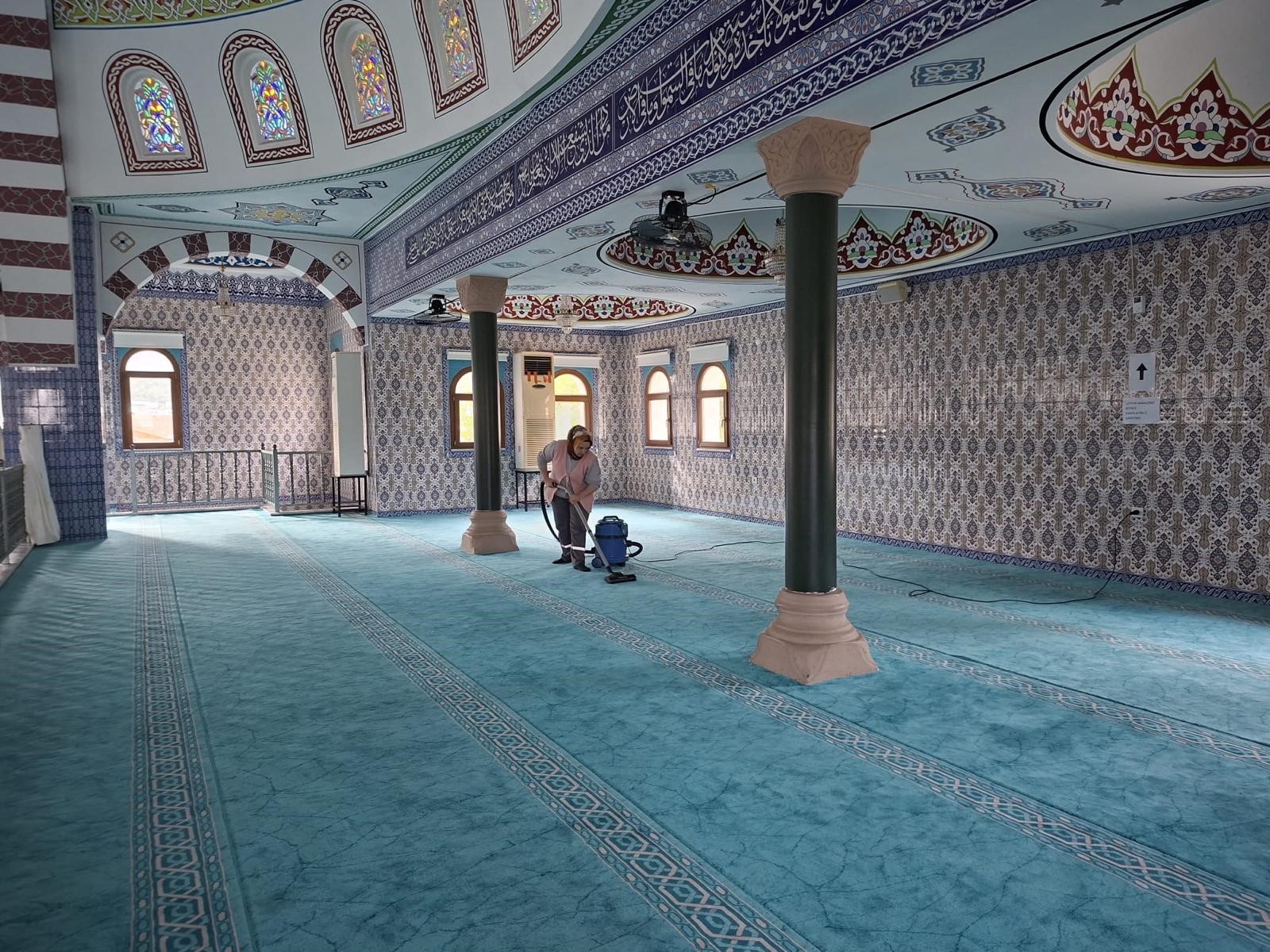 Camihalilarisupuruluyorbahcelertemizleniyor