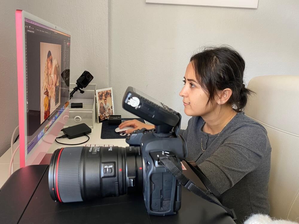 Cocuklarininfotograflarinicekmekicinbasladıkendistudyosunukurdu