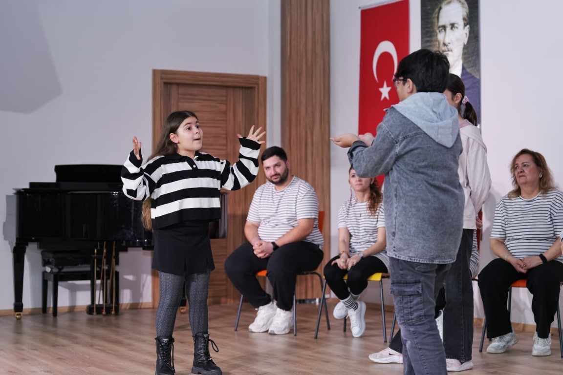 Gencyeteneklersahnedededikoldusanatseverlerlebulustu